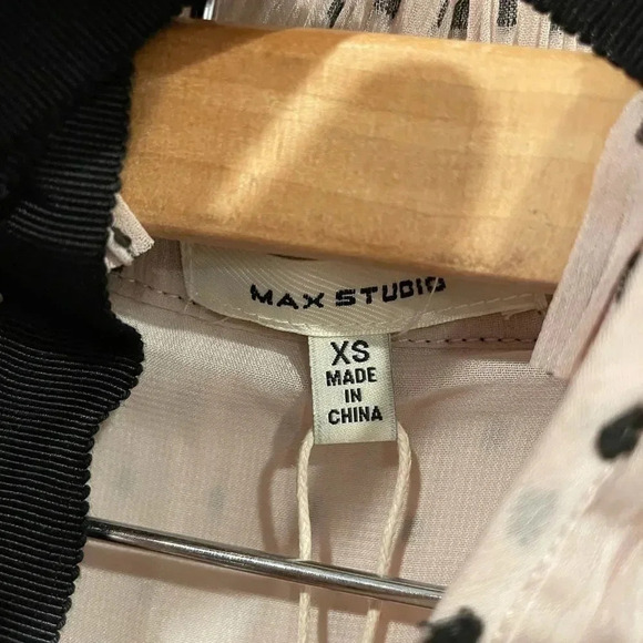 NWT Max Studio women’s pleated Swiss dot necktie blouse size XS - Picture 5 of 7
